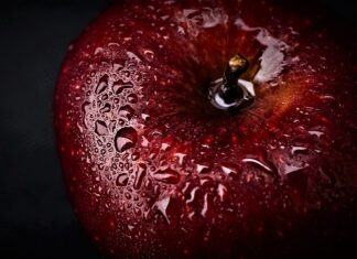 Czym grozi mocne uderzenie w plecy?