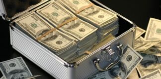 Ile zarabia 17 latek w Maku?