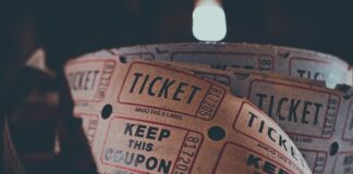 Czy można pokazać bilet na telefonie?